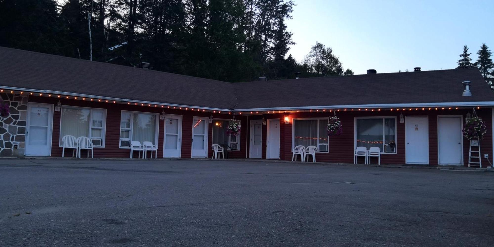 Motel Des Pays D'En Haut Val-David Eksteriør bilde