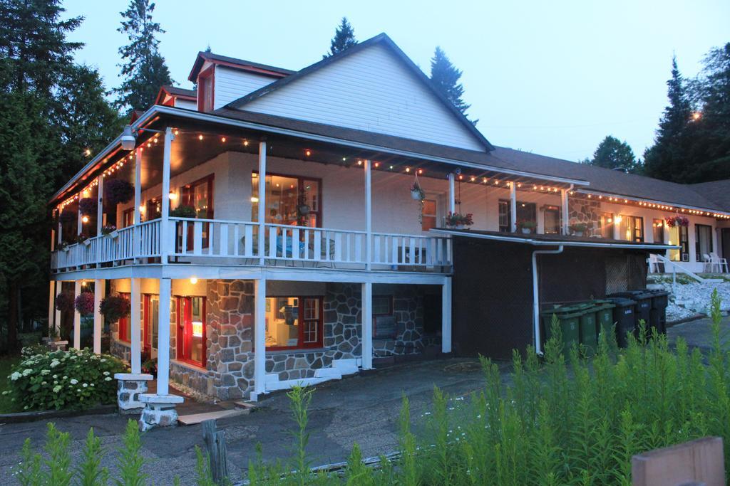 Motel Des Pays D'En Haut Val-David Eksteriør bilde