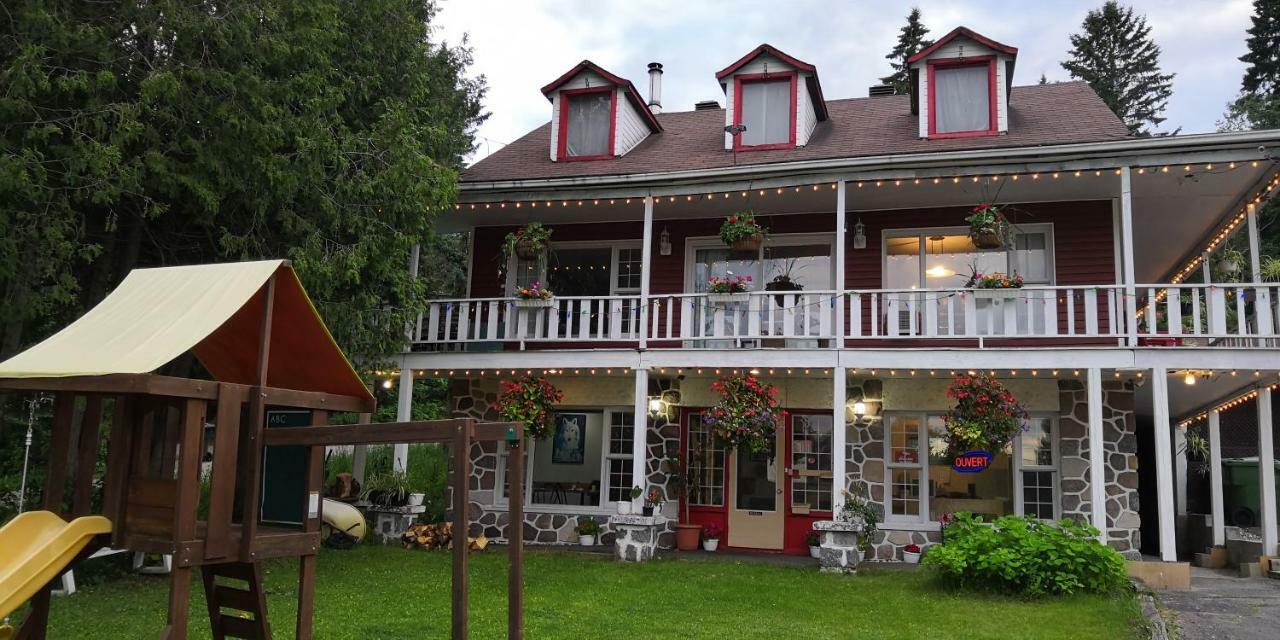 Motel Des Pays D'En Haut Val-David Eksteriør bilde